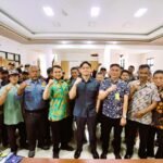 Kang Ulung Semangati Petugas Garda Terdepan Kelurahan Cigereleng