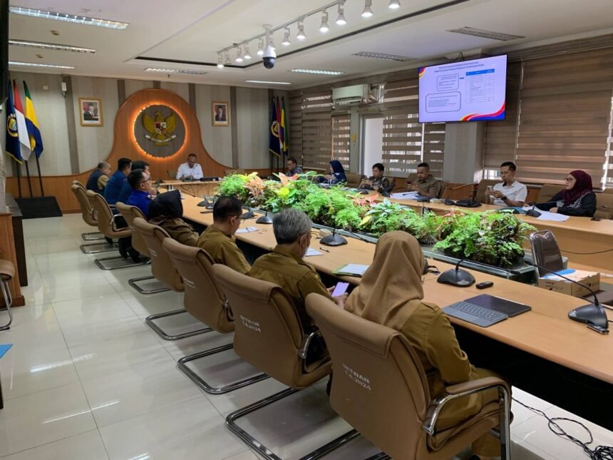 Komisi III Sampaikan Aspirasi Kerja Disdamkarmat dan DSDABM Kota Bandung