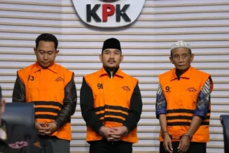 Bupati Ade Kuswara Kunang Didakwa Terima Rp
