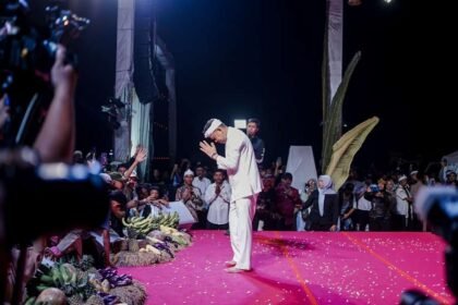 Mulyadi Intreraski Dengan Masyarakat di Abdi Nagri Nganjang ka Warga